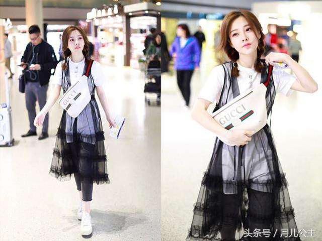 冯提莫现身机场, 透视背心裙搭配T恤, 网友: 怪
