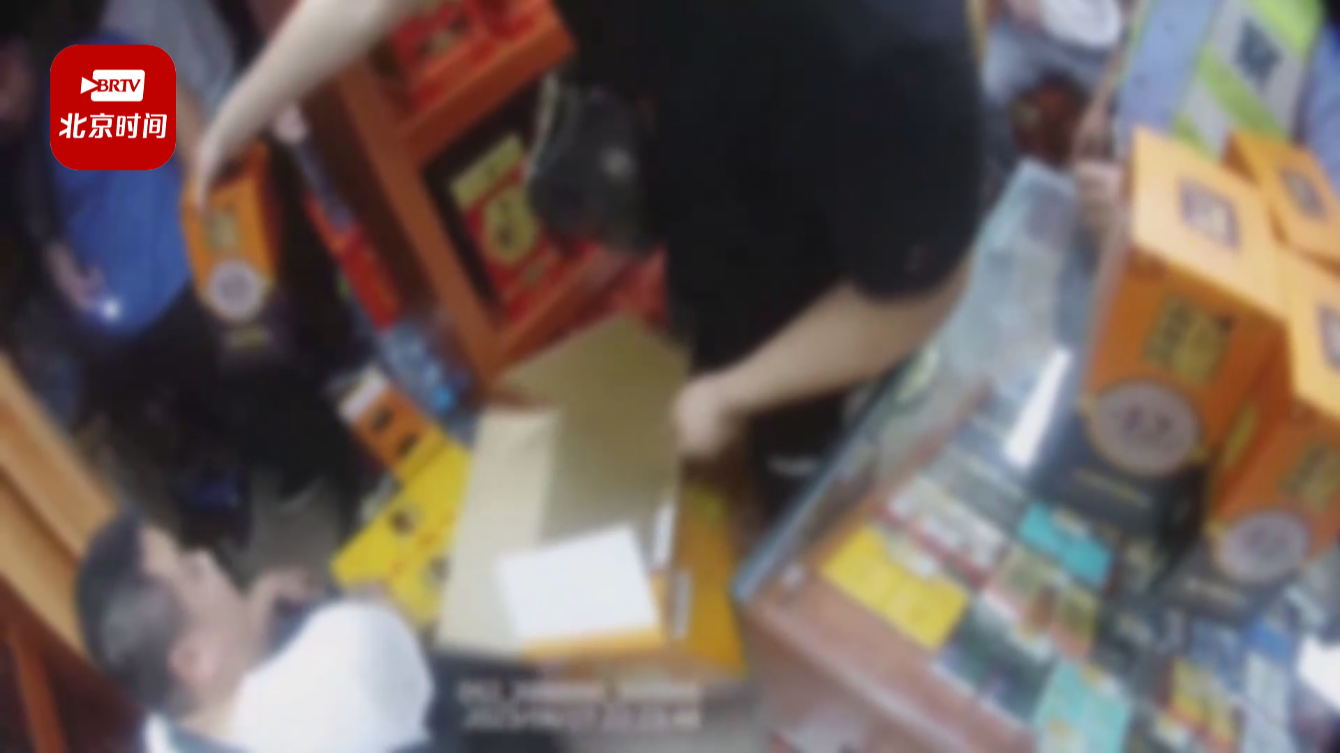新闻早知道丨上千瓶假酒被查获 武汉警方斩断制售假酒链条