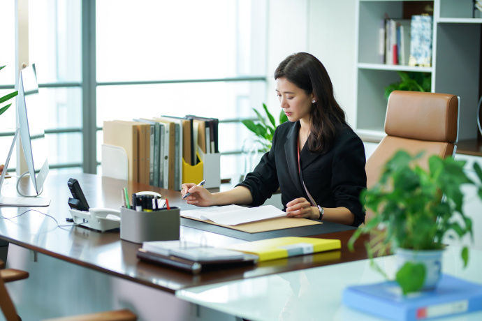 47岁袁咏仪不美图不化妆就敢亮相的自信女神