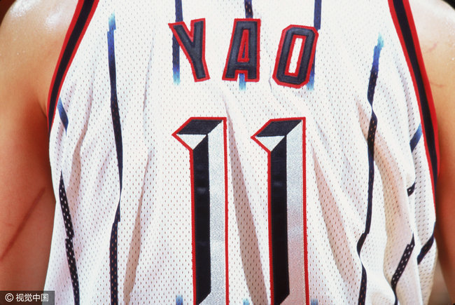 姚明火箭球衣退役 回顾“YAO11”战袍闪耀美职篮