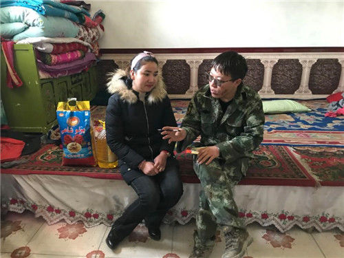 沙雅县财政局下沉干部春节期间走访慰问贫困户