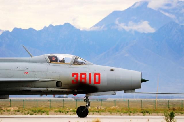 孟加拉国装备的歼7战斗机颜值迷人 号称最美的