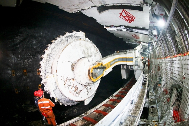 世界第一大采高采煤工作面安全回采超千万吨