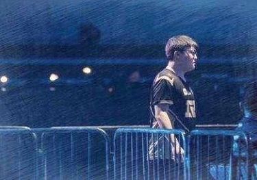 Uzi女友自曝已和小狗同居 网友:明年小狗手速会