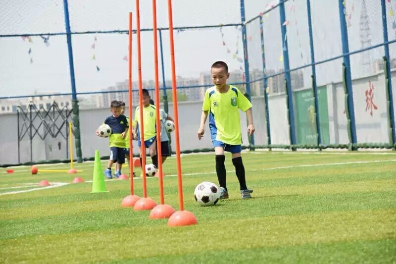 杭州富阳绿城足球俱乐部教练李大卫:孩子们必