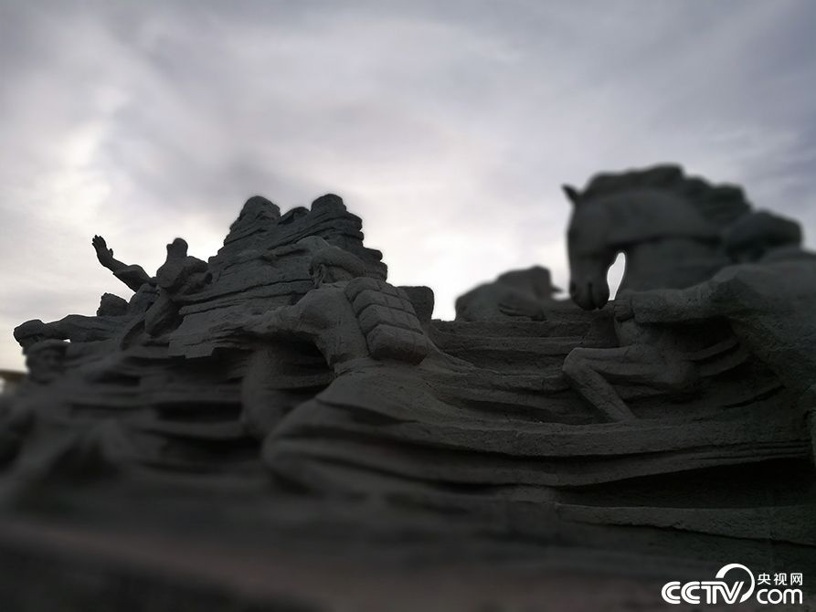 园内的大型雕塑，展示了战士们当年的豪迈与艰苦。