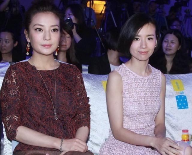 赵薇参加活动,被旁边董洁佟大为冷落,赵薇沦落为"过街老鼠"