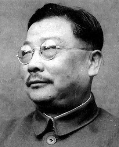 比如,在中统任职期间,李克农在取得了徐恩曾的信任后,个人生活也慢慢
