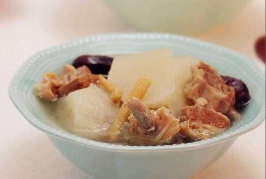 广东人太会吃,炖羊肉时加上它,没有膻味,去火又