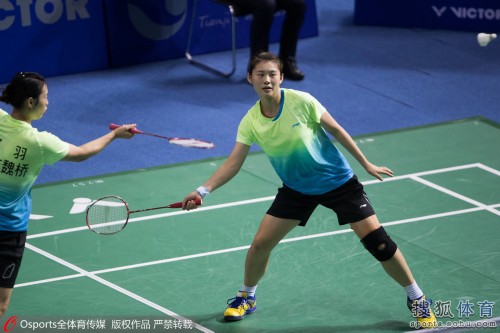 高清:骆赢/骆羽进全运女双半决赛 配合默契无间 高清:骆赢/骆羽进全运女双半决赛 配合默契无间