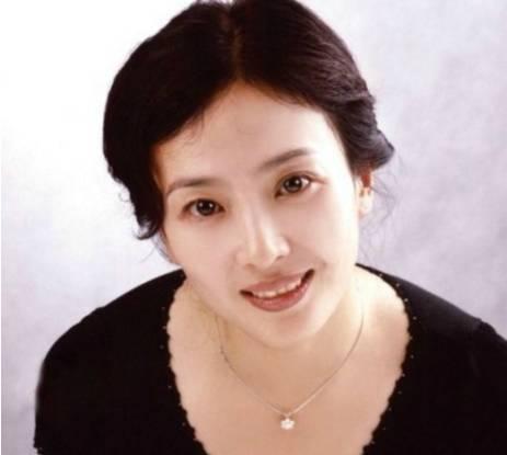 隆诗演绎最梦幻婚礼,然而搜索度最高的竟然是刘诗诗的妈妈?