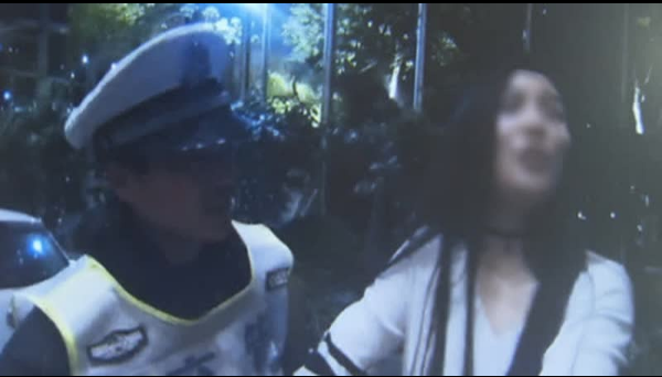 女子醉驾被查 向交警发嗲 女子醉驾被查 向交警发嗲