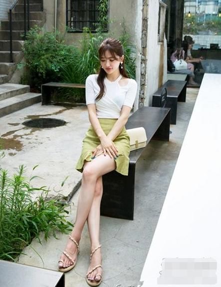 鱼尾包臀裙配什么上衣 中长款鱼尾裙搭配美美