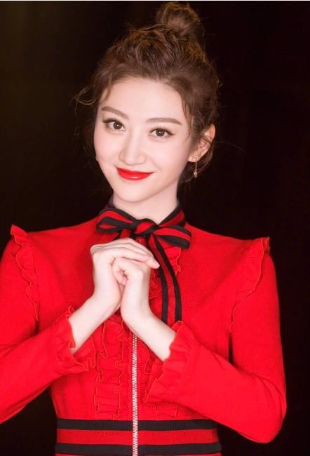 春节穿红裙最美女星,景甜垫底,胡歌前任上榜,第