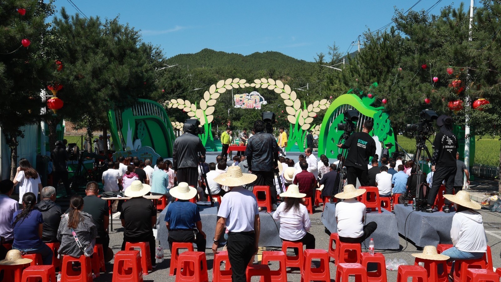 央视《乡村大舞台》走进怀柔! 邀您一起尽享宝山好物
