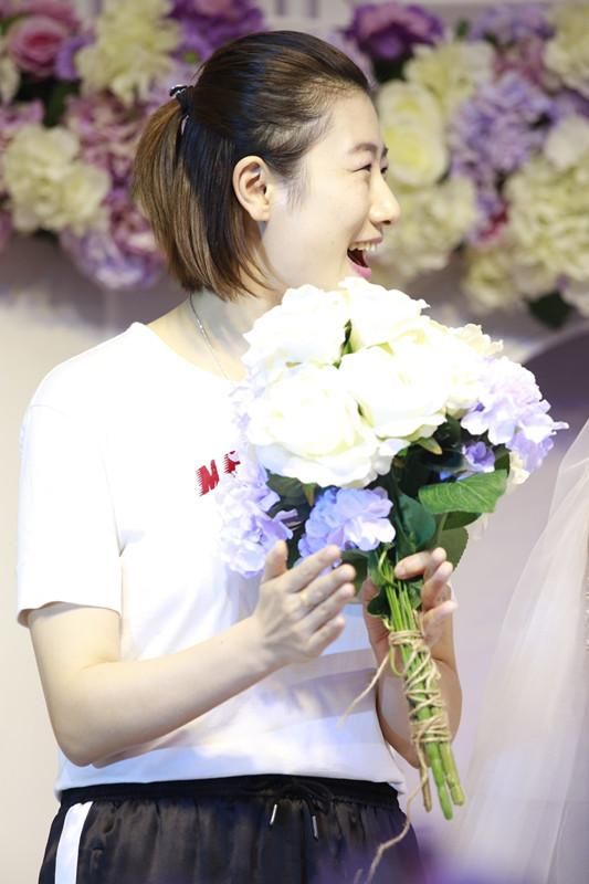 丁宁真性情!穿运动服参加国乒队友婚礼,收获捧花且曝光择偶标准