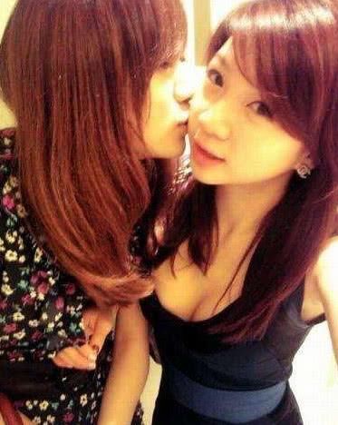 白斩鸡国足身材让球迷无法直视?太太团的身