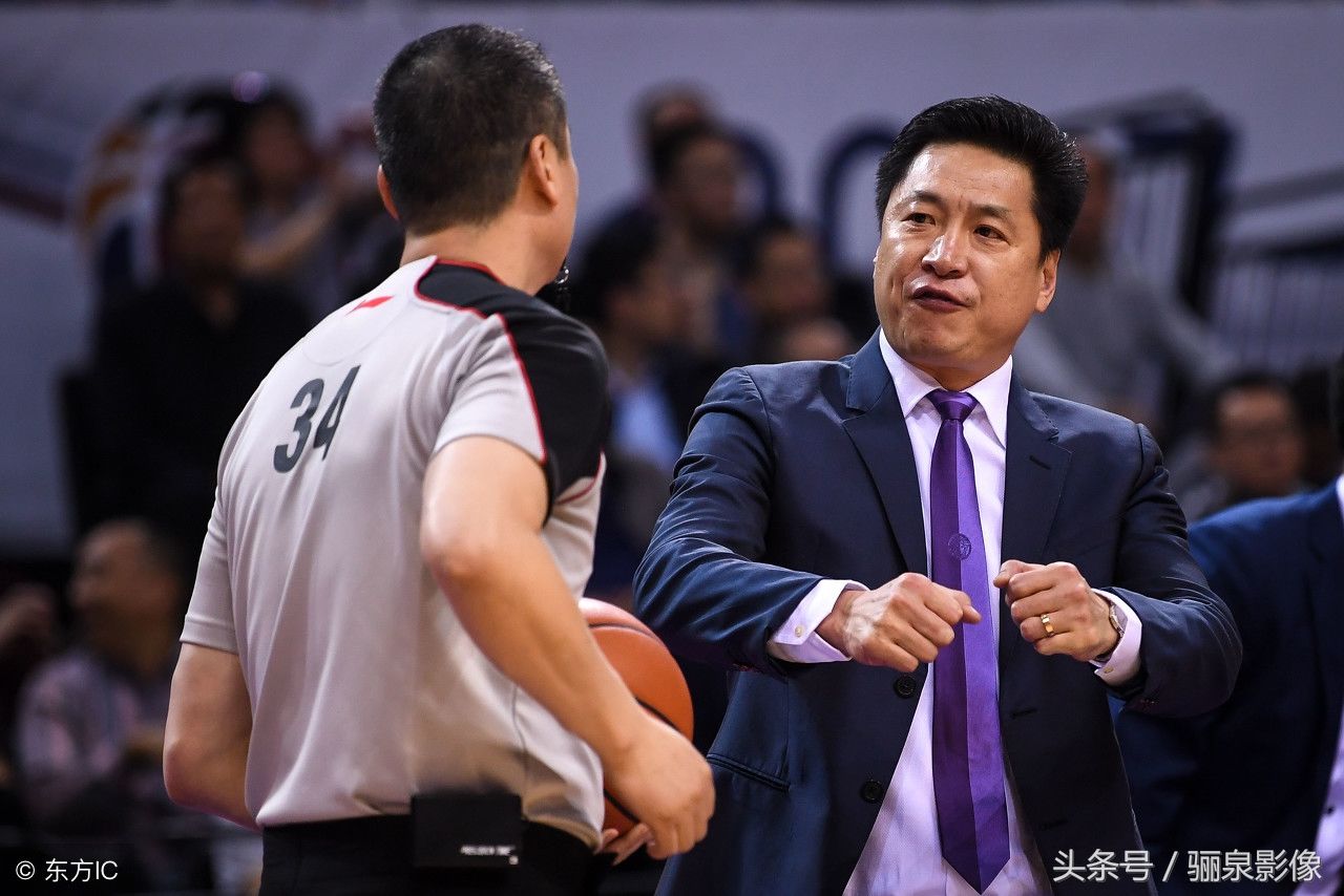 中国篮球运动员,教练,辽宁沈阳人,李春江