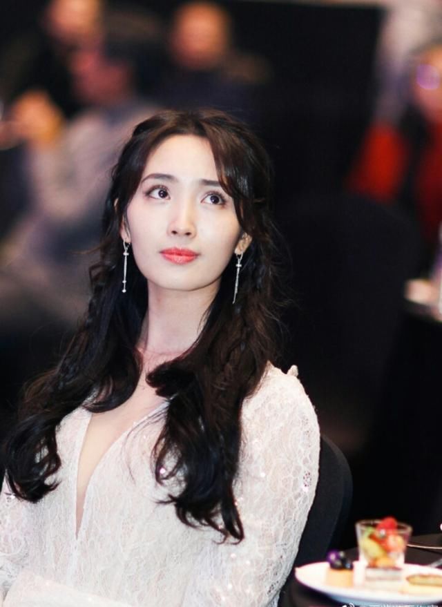 张艺兴新戏《黄金瞳》开拍,女主角演技不错,还