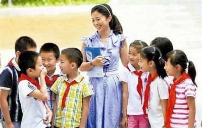 彻底解决教师待遇,不如将教师纳入公务员编制