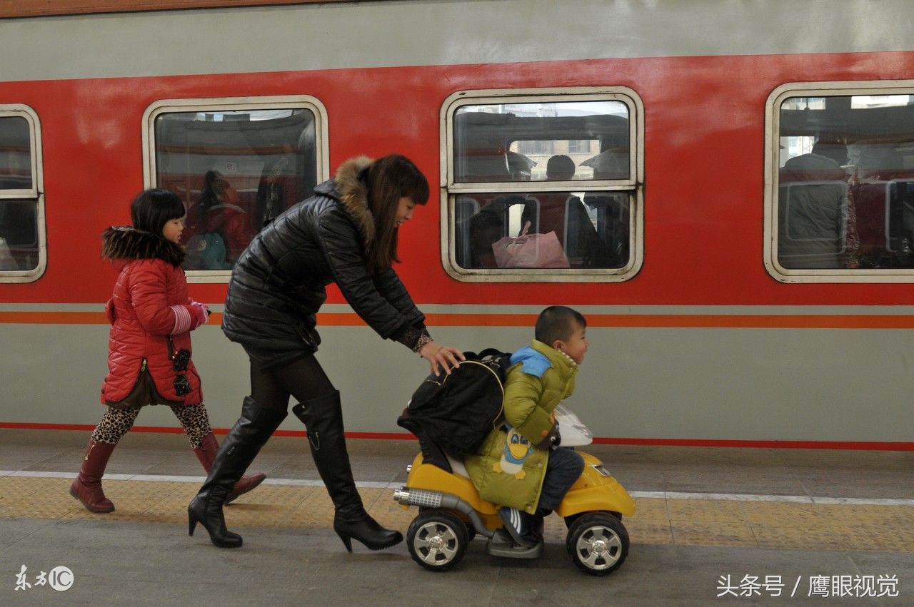 春运中的妈妈,总有一个镜头让你感动,总有一个