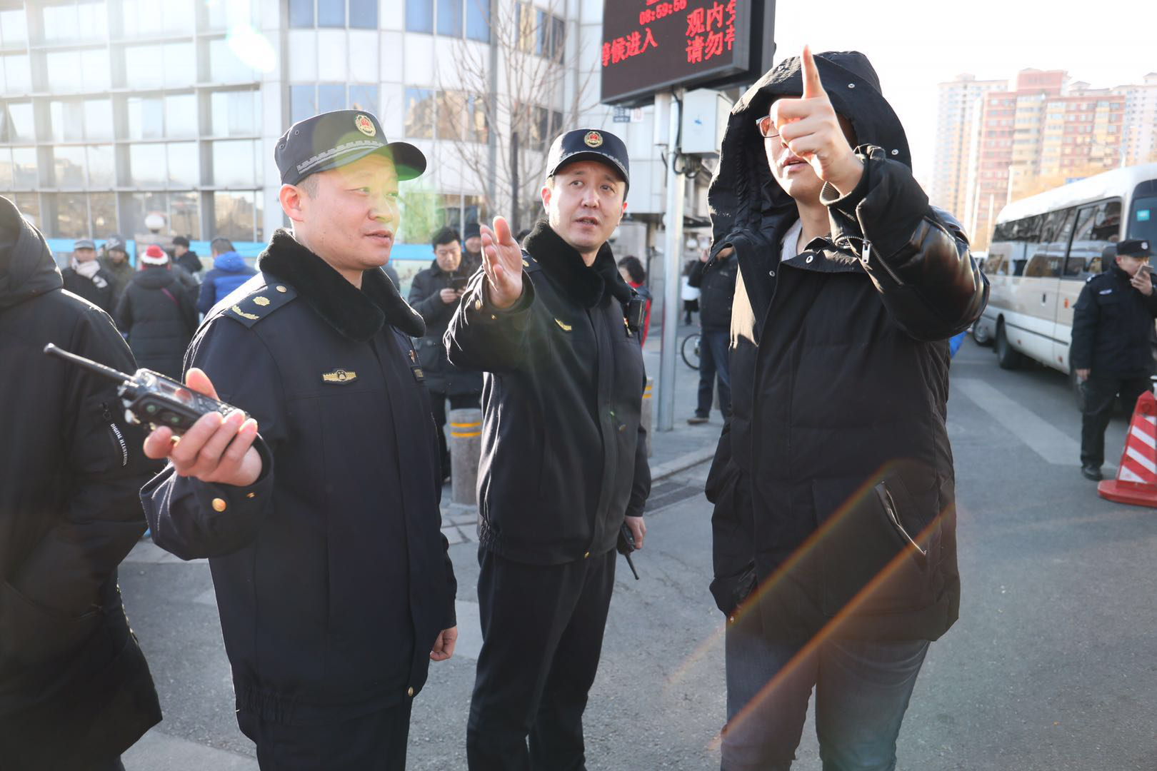 【家国网聚 网络旺年】北京庙会开门迎客 城管查处违法行为87起 【家国网聚 网络旺年】北京庙会开门迎客 城管查处违法行为87起