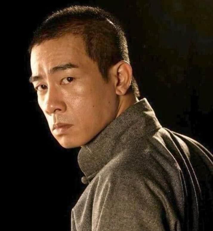 古惑仔已经不复存在,山鸡哥越混越风光,陈浩南不做"大哥"好多年,乌鸦