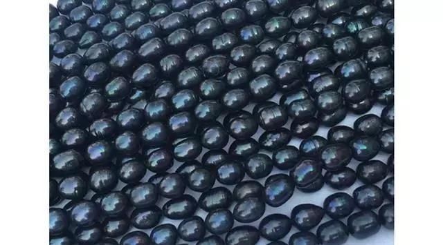 (长米型淡水珍珠染色仿黑珍珠) 再比如腰线特征.