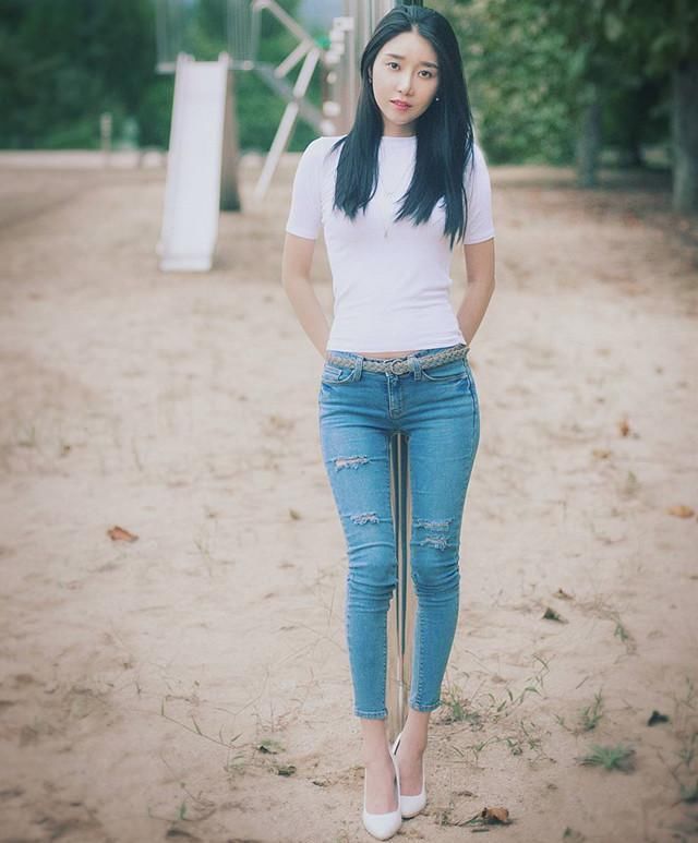 女生穿搭牛仔裤, 紧是一种态度!也是一种美丽!