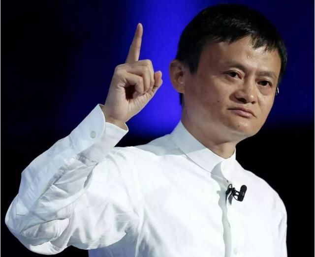 把马云的资产存到银行,一天的利息是多少?网友