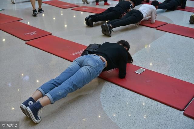 每天坚持做1分钟平板支撑,对身体带来哪些好处