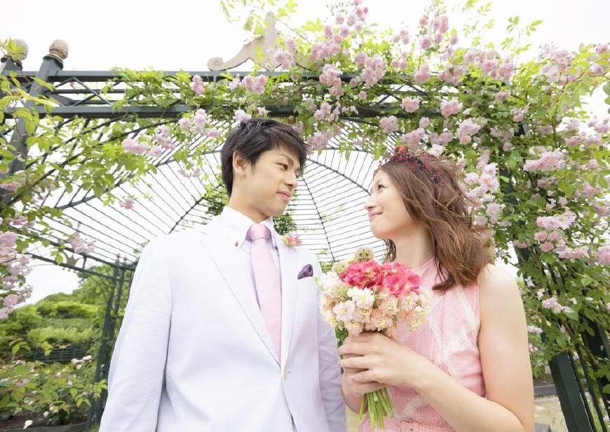 学结婚我随礼一千,五年后我结婚收到他转账信