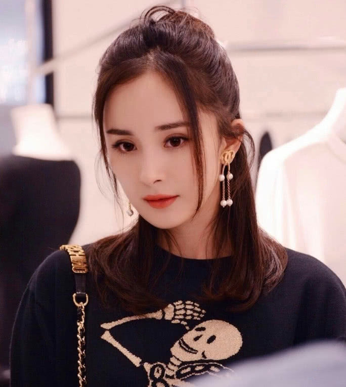 2018中国女演员最新片酬排行榜前4名,迪丽热