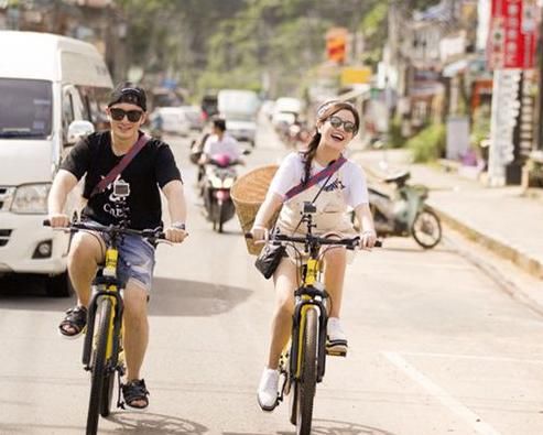 火爆ins圈的夏日丝巾发型教程 学会了翻身做网