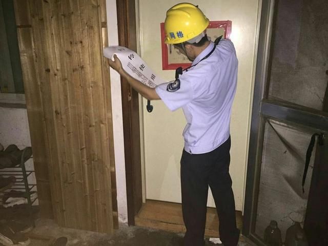 福永街道开展三小场所、出租屋常态化夜巡集