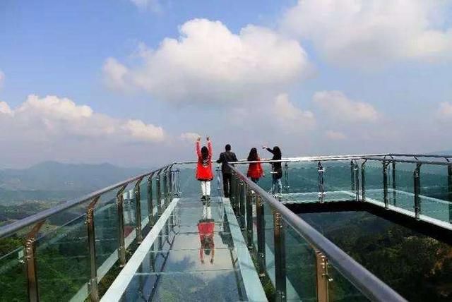 比张家界还要恐怖的栈道,带你感受重庆的天空