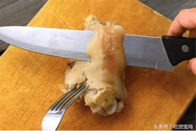 当老外显摆自己是怎么吃猪蹄的时候,他们或许