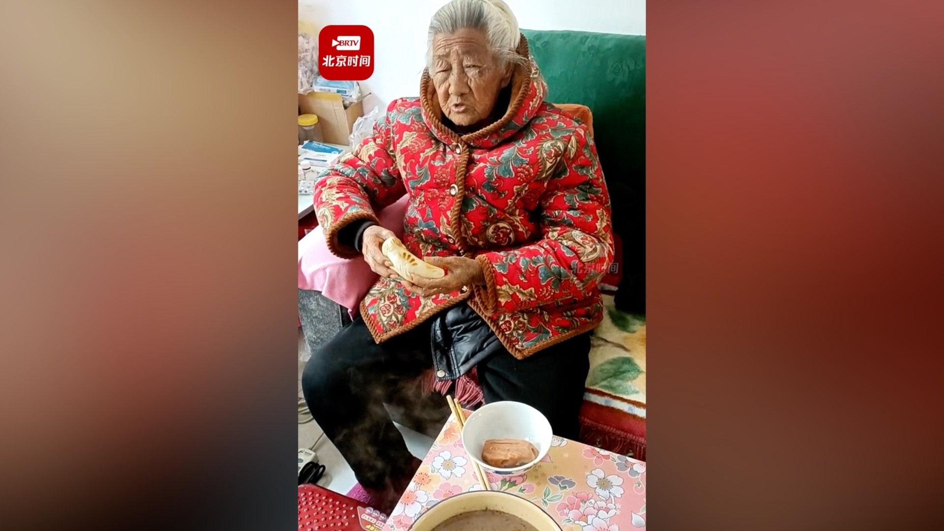 88岁老人阳后17天开始动筷吃饭 女儿开心做腊猪蹄慰劳