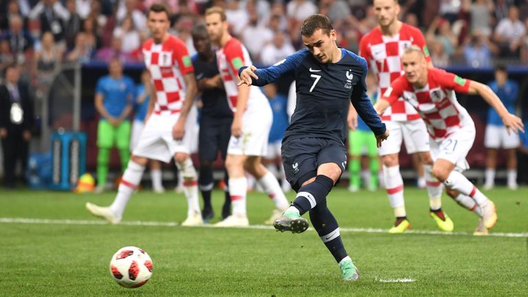 内维尔:法国是最强大的球队 能夺冠是实至名归