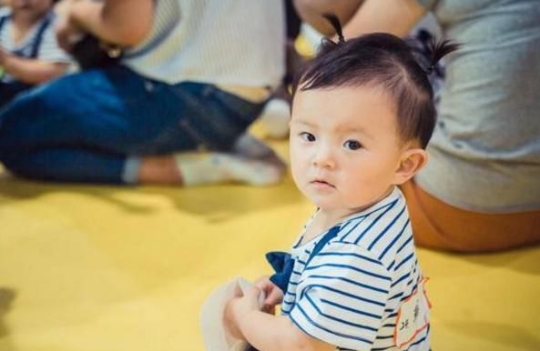 孩子两岁是叛逆期,家长应该如何帮孩子度过,多