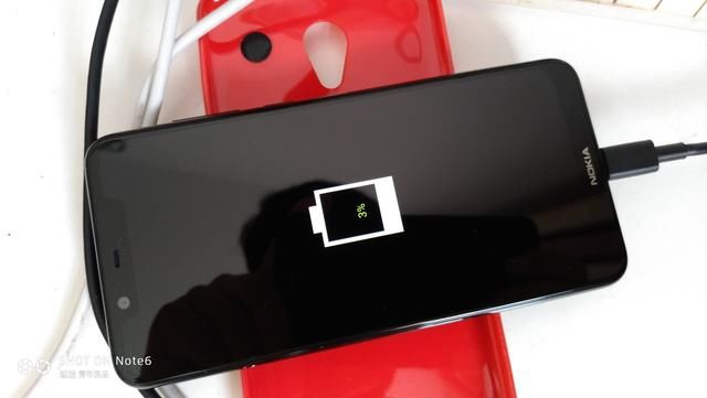 诺基亚X5简单开箱吃鸡和续航测试