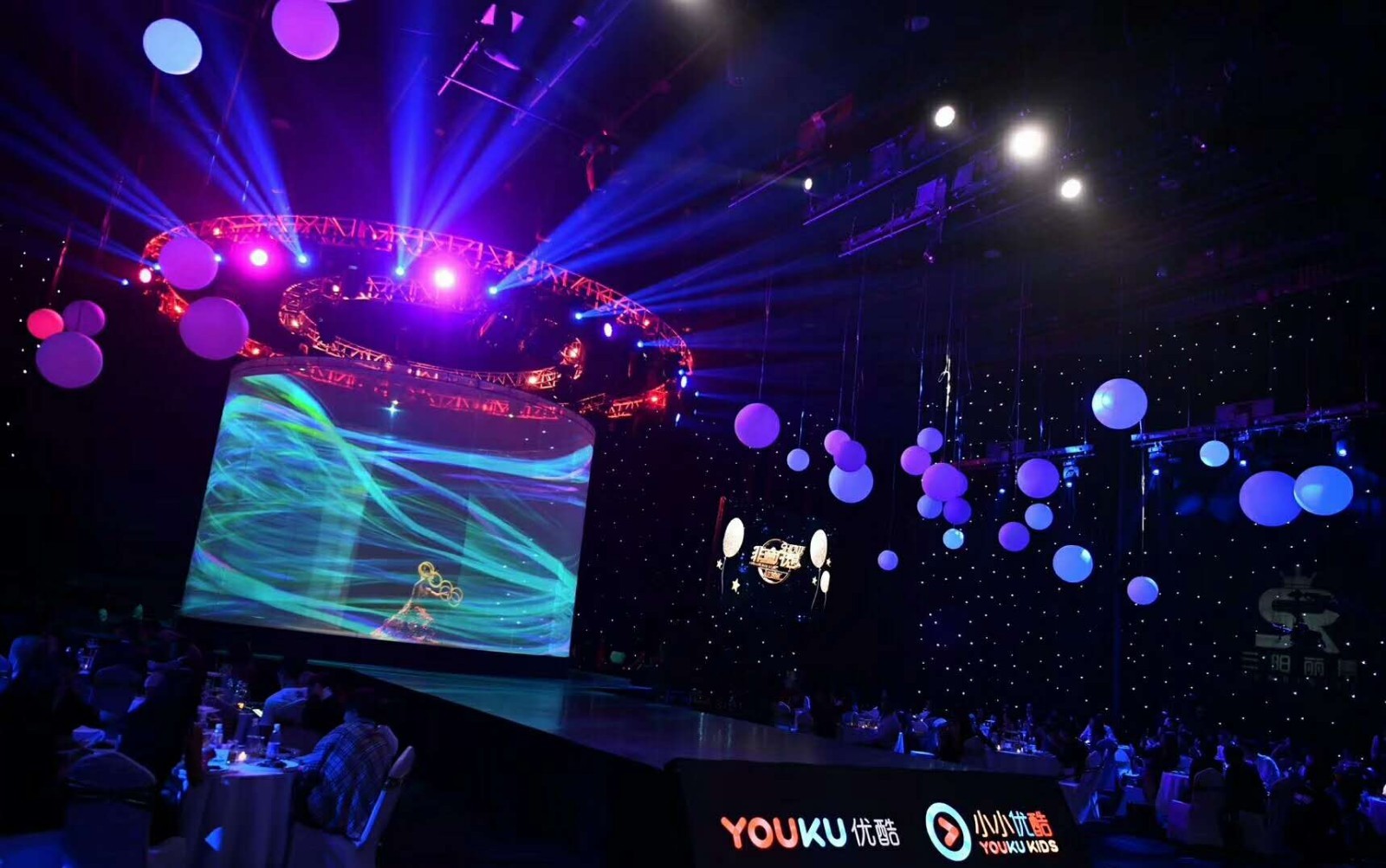 SZPMedia少资派传媒,多位练习生勇闯国际时尚