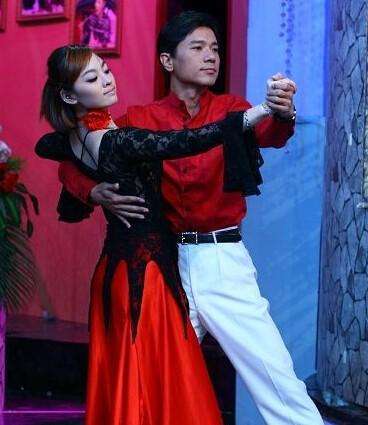 富豪圈文艺委员李彦宏:剧团出身唱跳全能,曾在