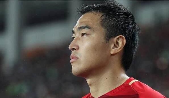 当今中国最好的后卫,他在中国足球的地位保二