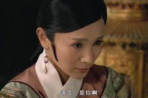 皇上夸颂芝衣服好看时,隆科多为何这个表情?