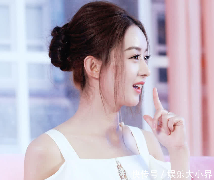 赵丽颖大胆穿上牛奶裙,身材完全暴露,网友:手