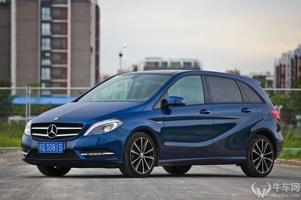 90后女司机:坐在奔驰B200里哭,感觉自己的眼泪