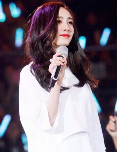 明星演唱会出场费曝出,网友哭了,工作一辈子还