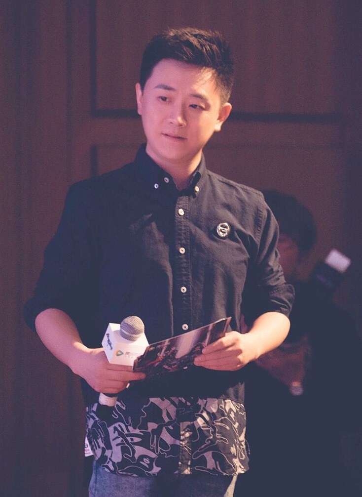 谈恋爱?一点没错!你们的爱豆都由这四大巨头配