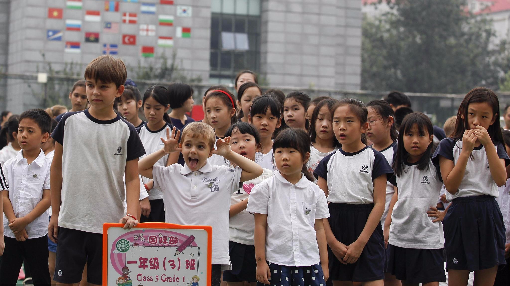 学校中的小小联合国 让小朋友秒变父母的翻译官 学校中的小小联合国 让小朋友秒变父母的翻译官